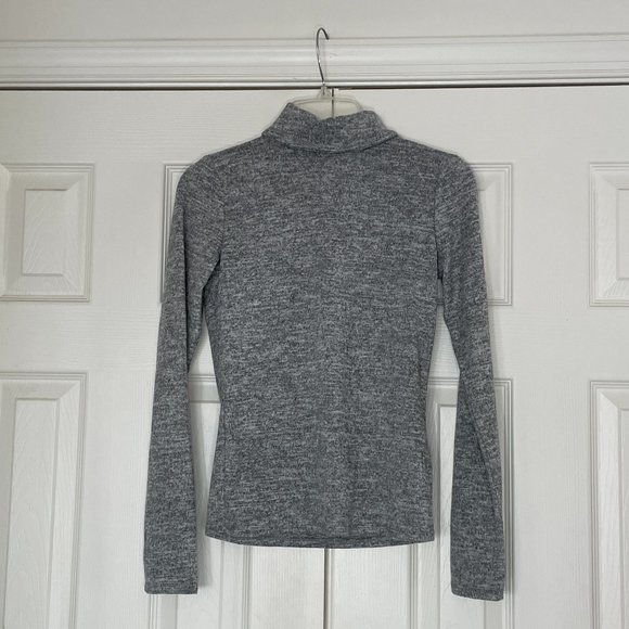 Long-sleeve turtleneck shirt from Forever 21 - Picture 6 of 10